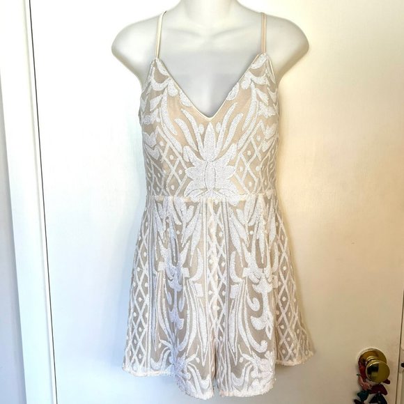 💔💔 SOLD 💔💔 NWOT LULU’S CATCH A SPARK WHITE & NUDE SEQUIN ROMPER - Picture 3 of 14